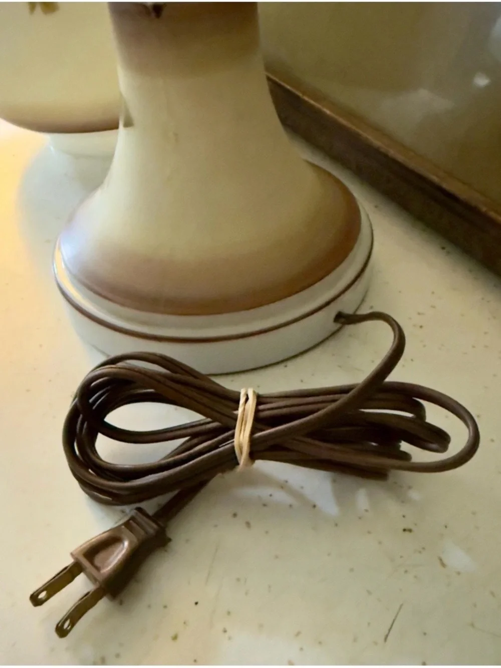 VTG Gone With The Wind  Floral Glass Table Lamp in Cream, Gold and Brown